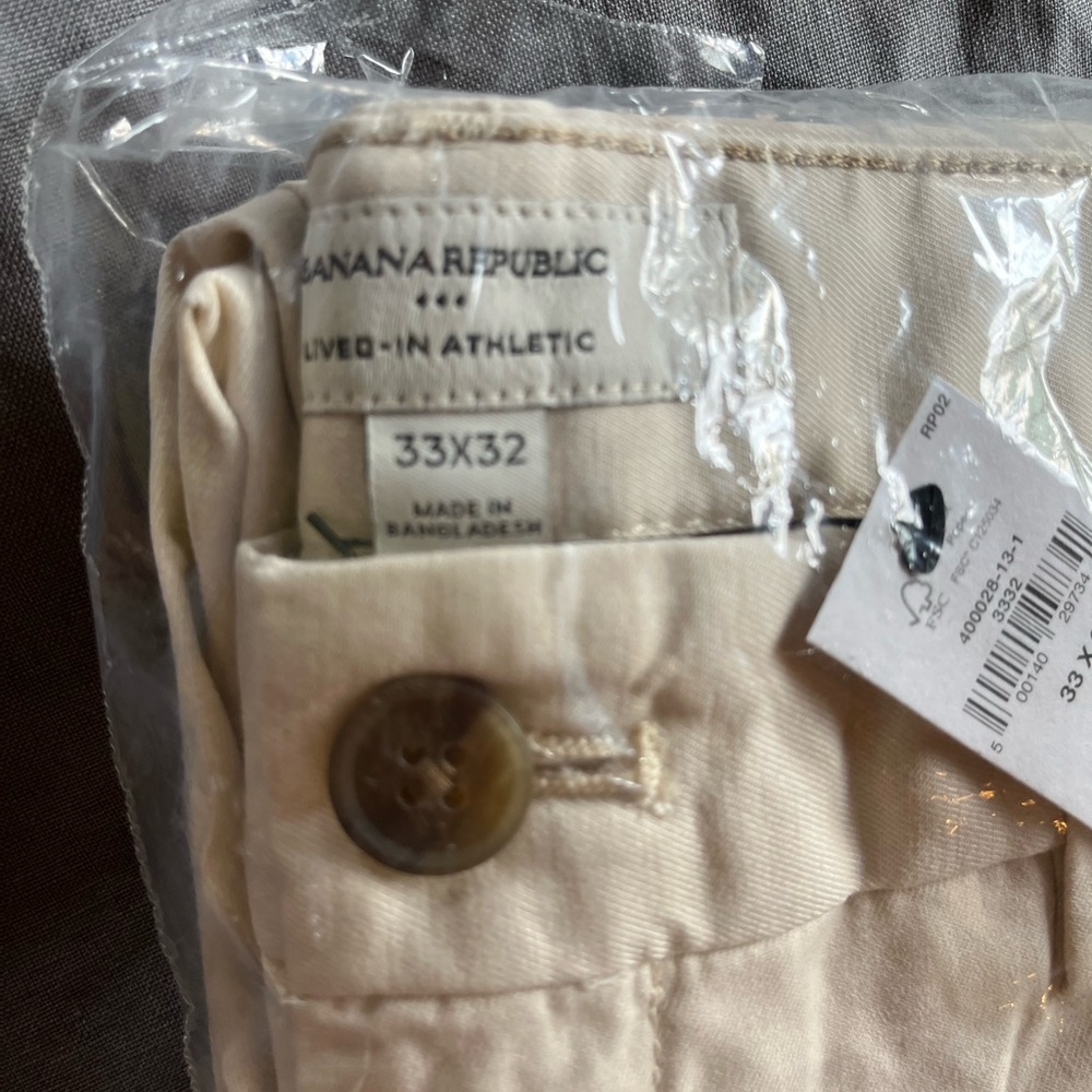 NWT. Banana Republic Men's Chino Pants in Light Beige 33x32